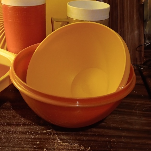 Vintage 1970s orange and gold yellow Tupperware - Picture 4 of 5